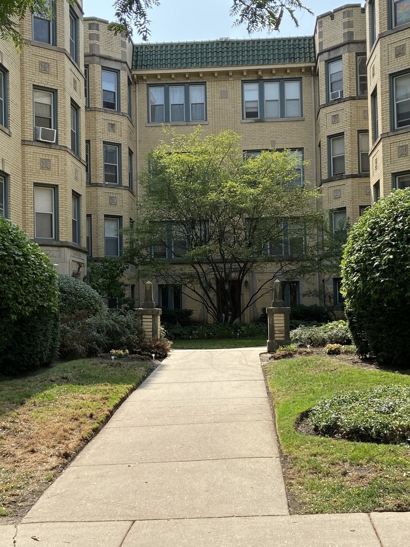 Property Photo:  826 Mulford Street 2E  IL 60202 