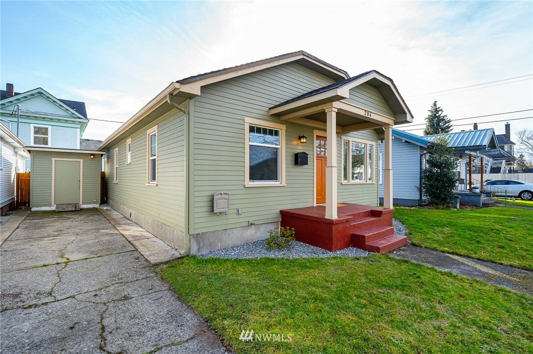 Property Photo:  206 W 2nd Street  WA 98531 