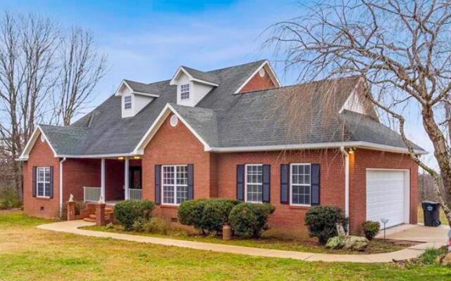 Property Photo:  400 SE Valhalla Road  AL 35967 