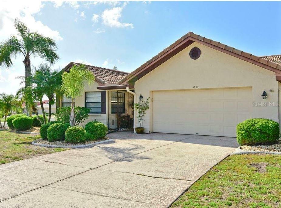 Property Photo:  1978 Wolf Laurel Drive  FL 33573 