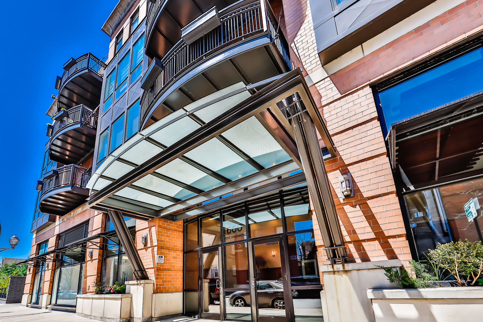 Property Photo: 600 W Drummond Place 417 IL 60614
