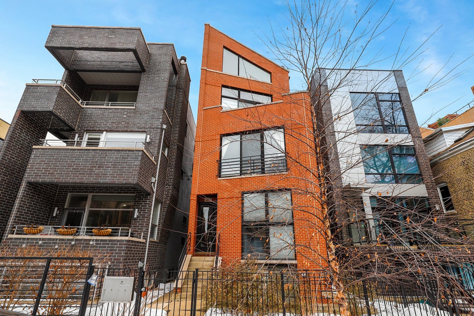 Property Photo:  831 N Hermitage Avenue 2  IL 60622 