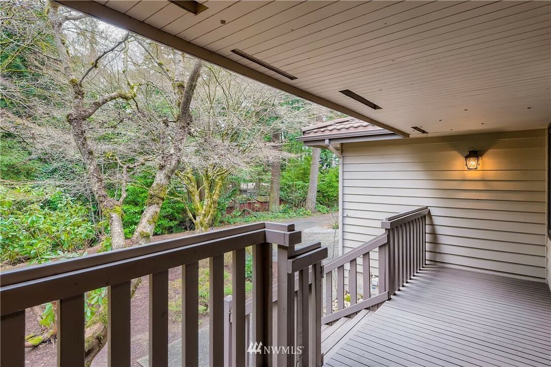 Property Photo:  1528 S Lake Stickney Drive  WA 98087 