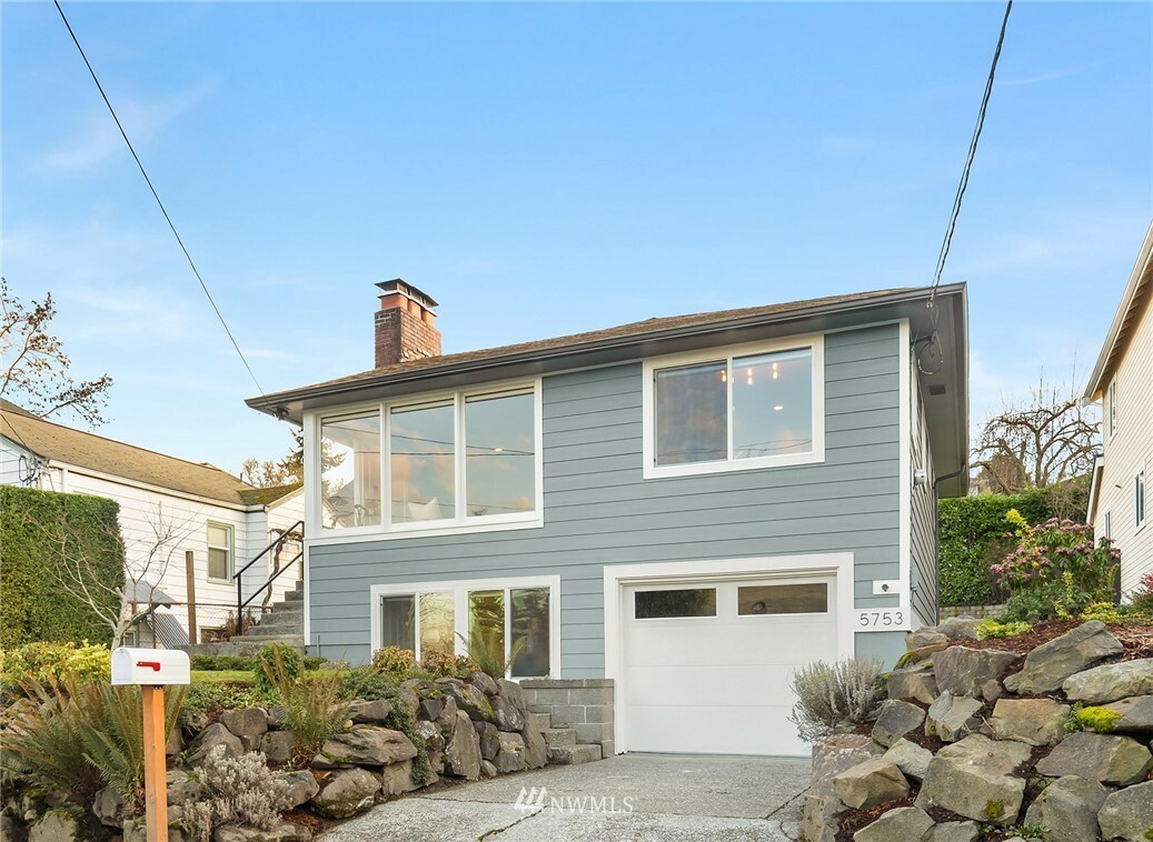 Property Photo: 5753 NE 62nd WA 98115