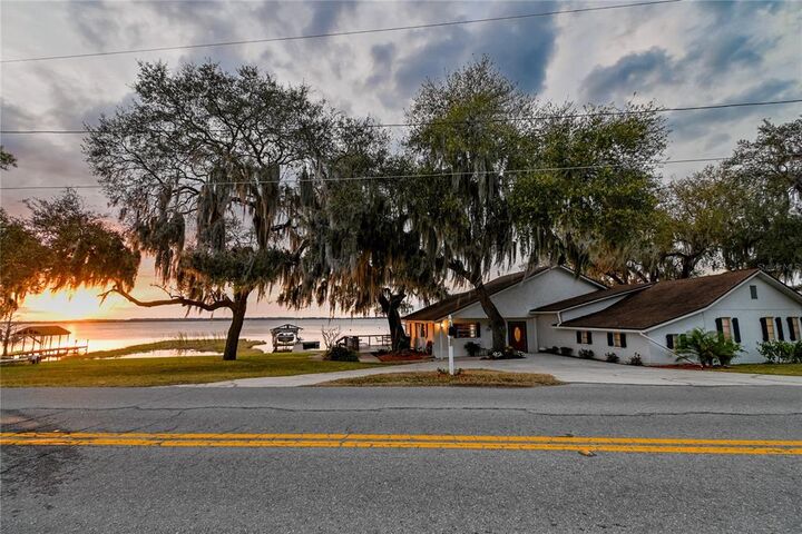 Property Photo:  906 N Lake Minneola Drive  FL 34715 