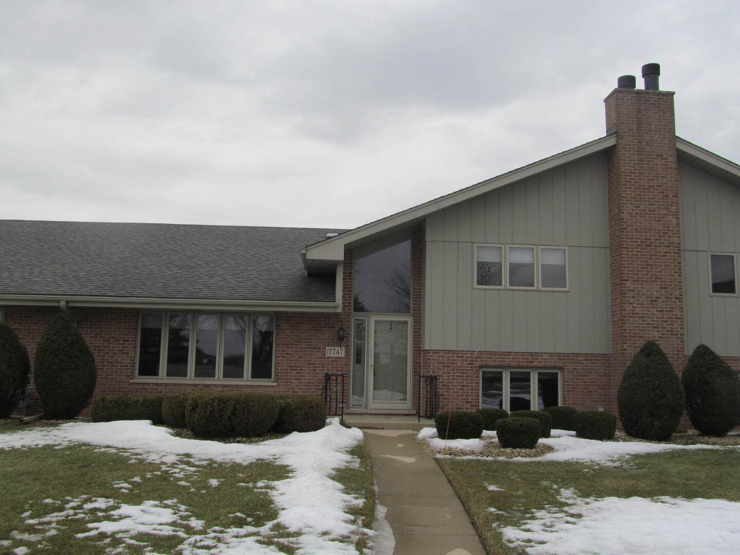 Property Photo: 17747 Washington Court 253 IL 60467
