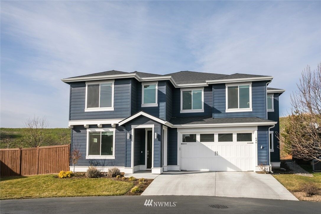 Property Photo: 646 SE Whimbrel Loop WA 99324