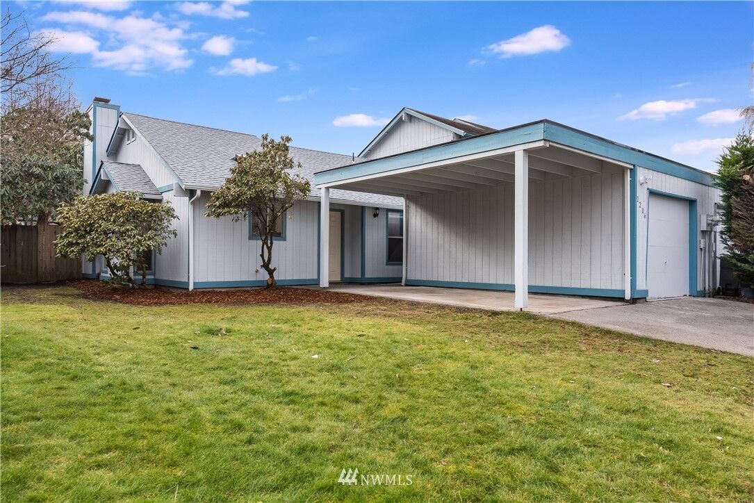 Property Photo:  1206 31st Street NE  WA 98002 