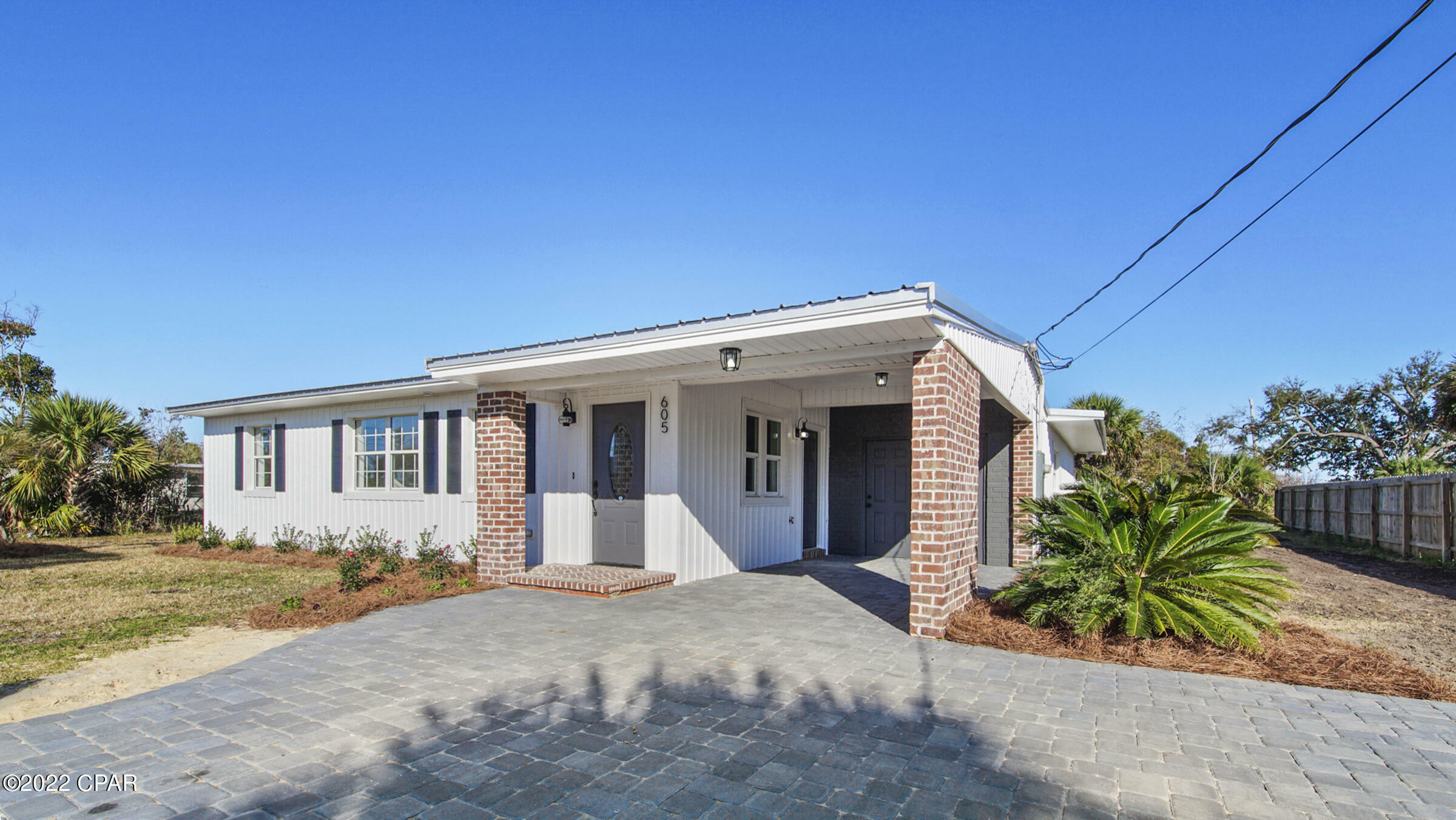 Property Photo: 605 New York Avenue FL 32444