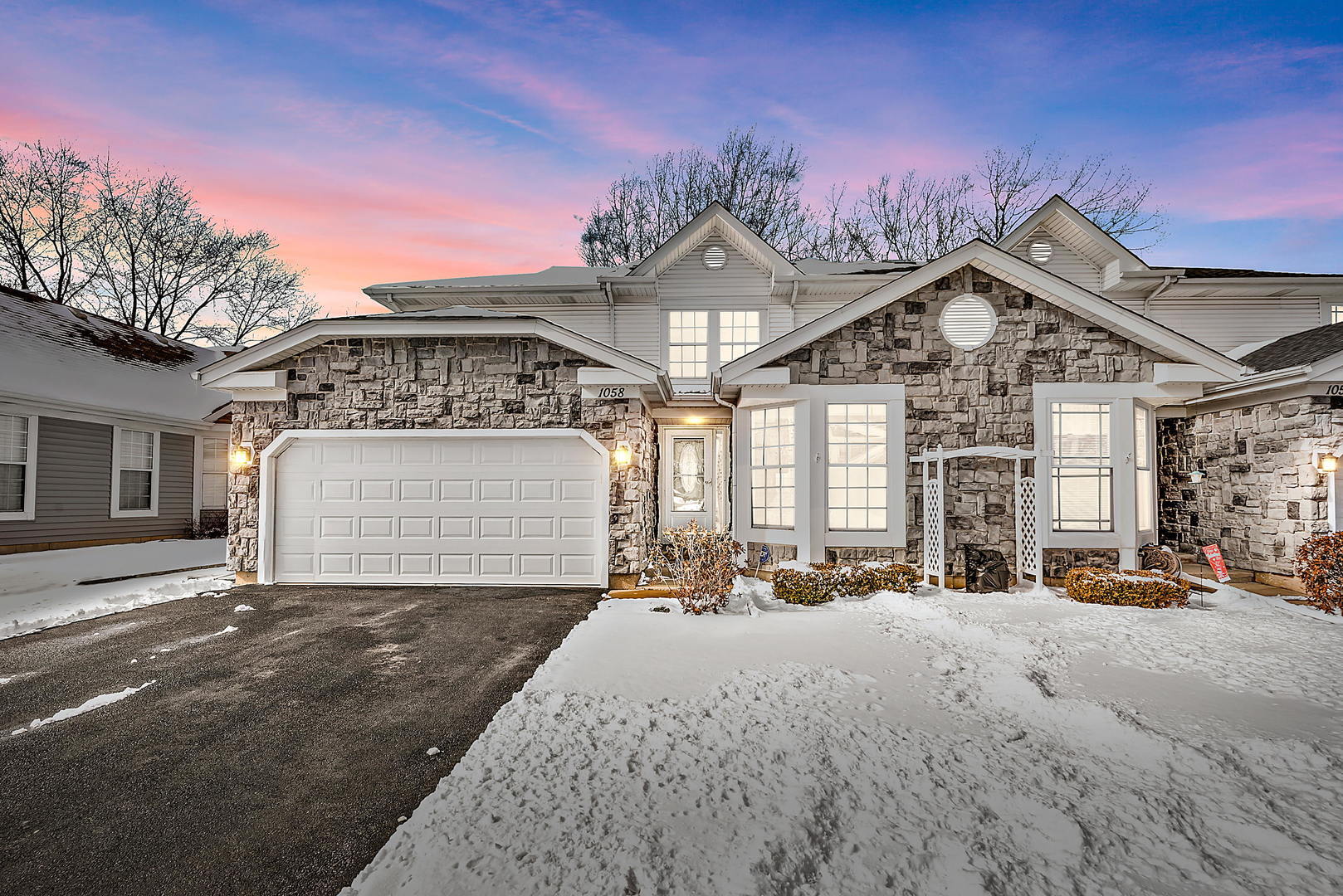 Property Photo: 1058 Dartmouth Drive IL 60103