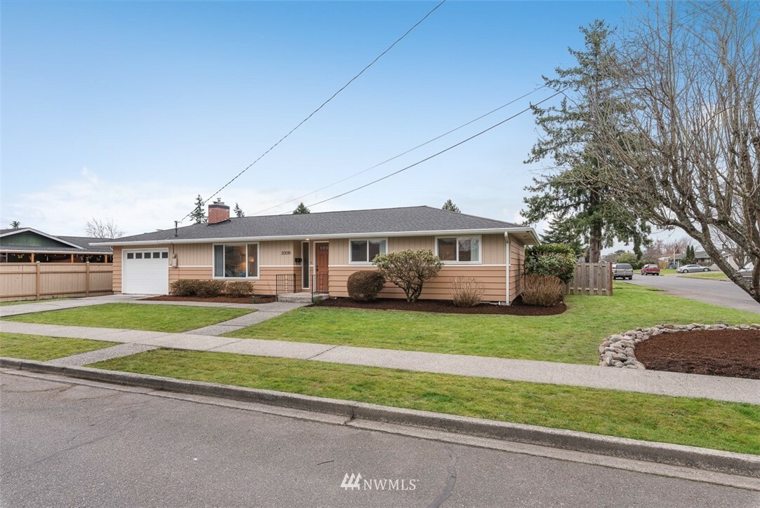 Property Photo:  2006 E Broadway Street  WA 98274 