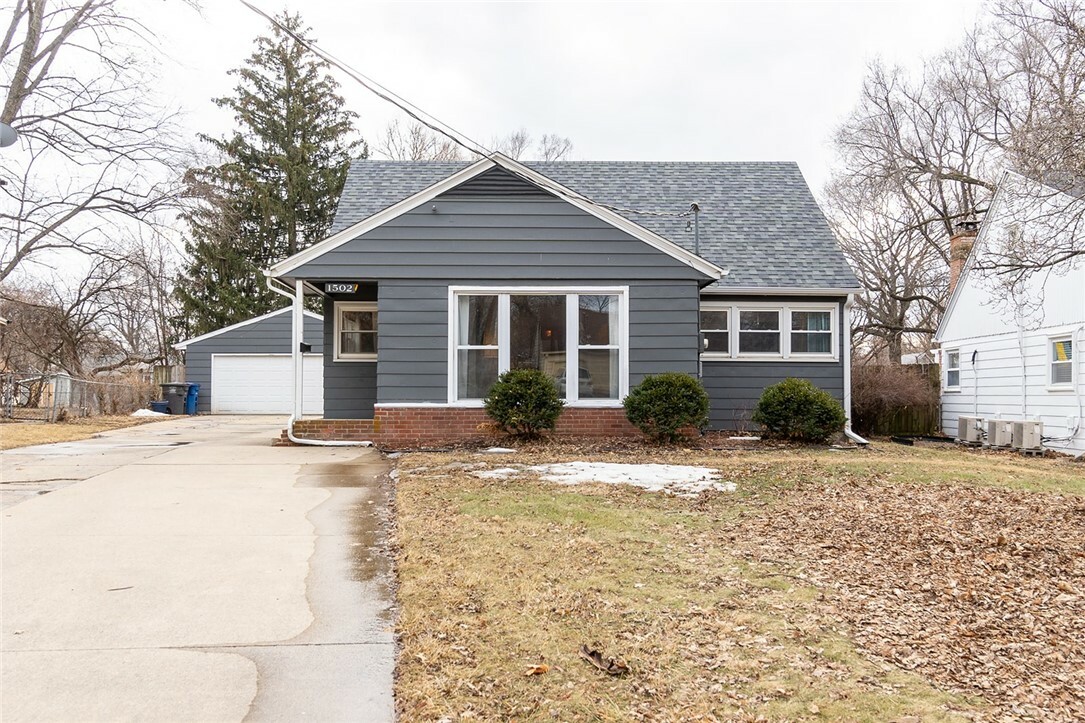 1502 Linden Lane  Des Moines IA 50315 photo