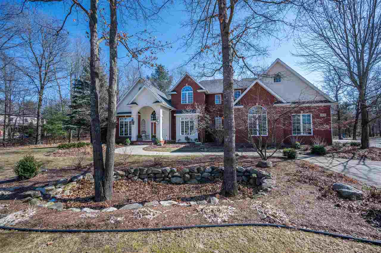 Property Photo:  2630 N Baywood Ct  MI 48642 