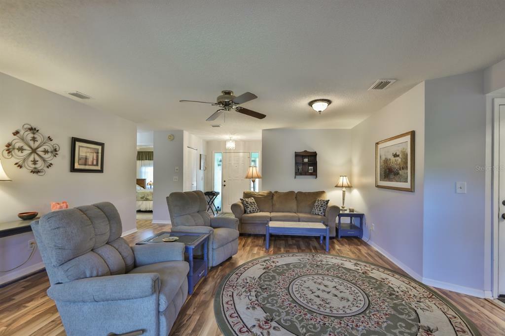 Property Photo:  1908 Bosky Court  FL 33573 