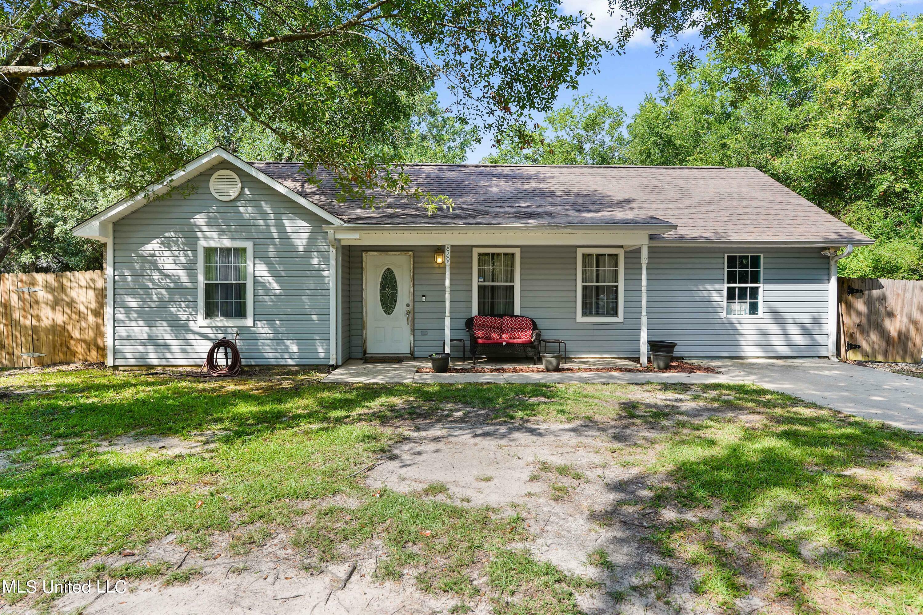 Property Photo:  829 Orange Street  MS 39564 