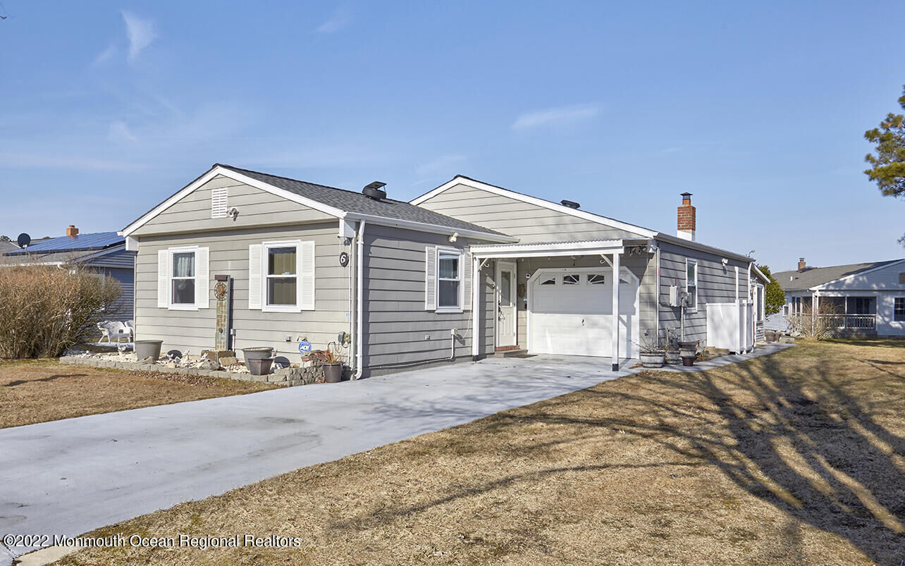 Property Photo:  6 Gramercy Court  NJ 08757 