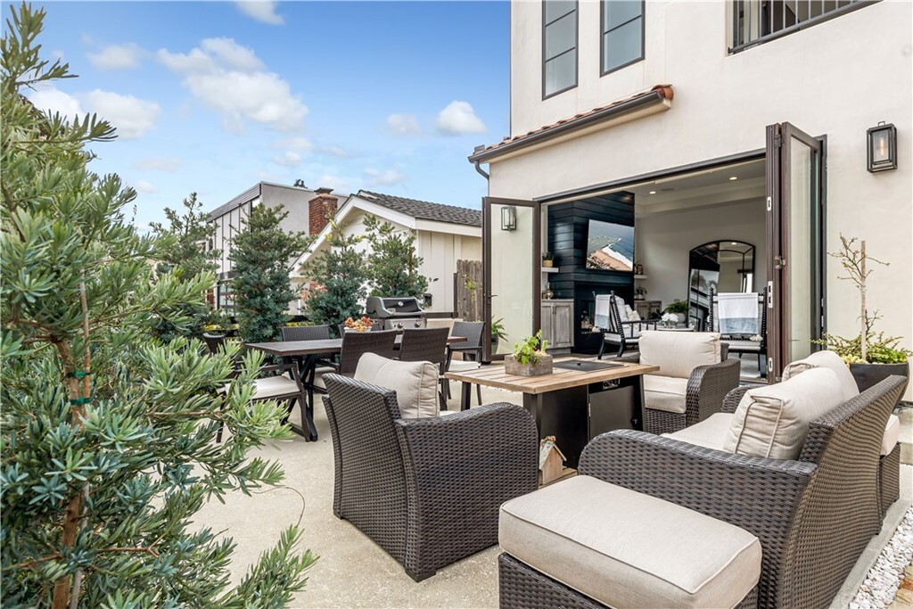 Property Photo:  613 Larkspur Avenue  CA 92625 
