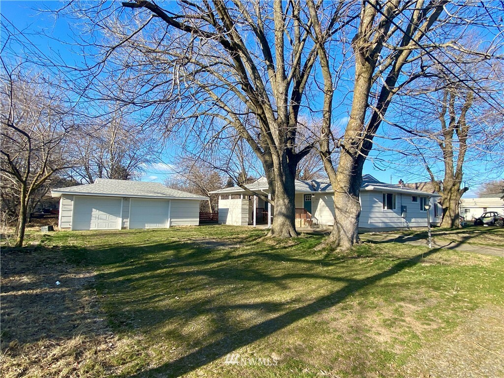 Property Photo: 711 E Patit Avenue WA 99328