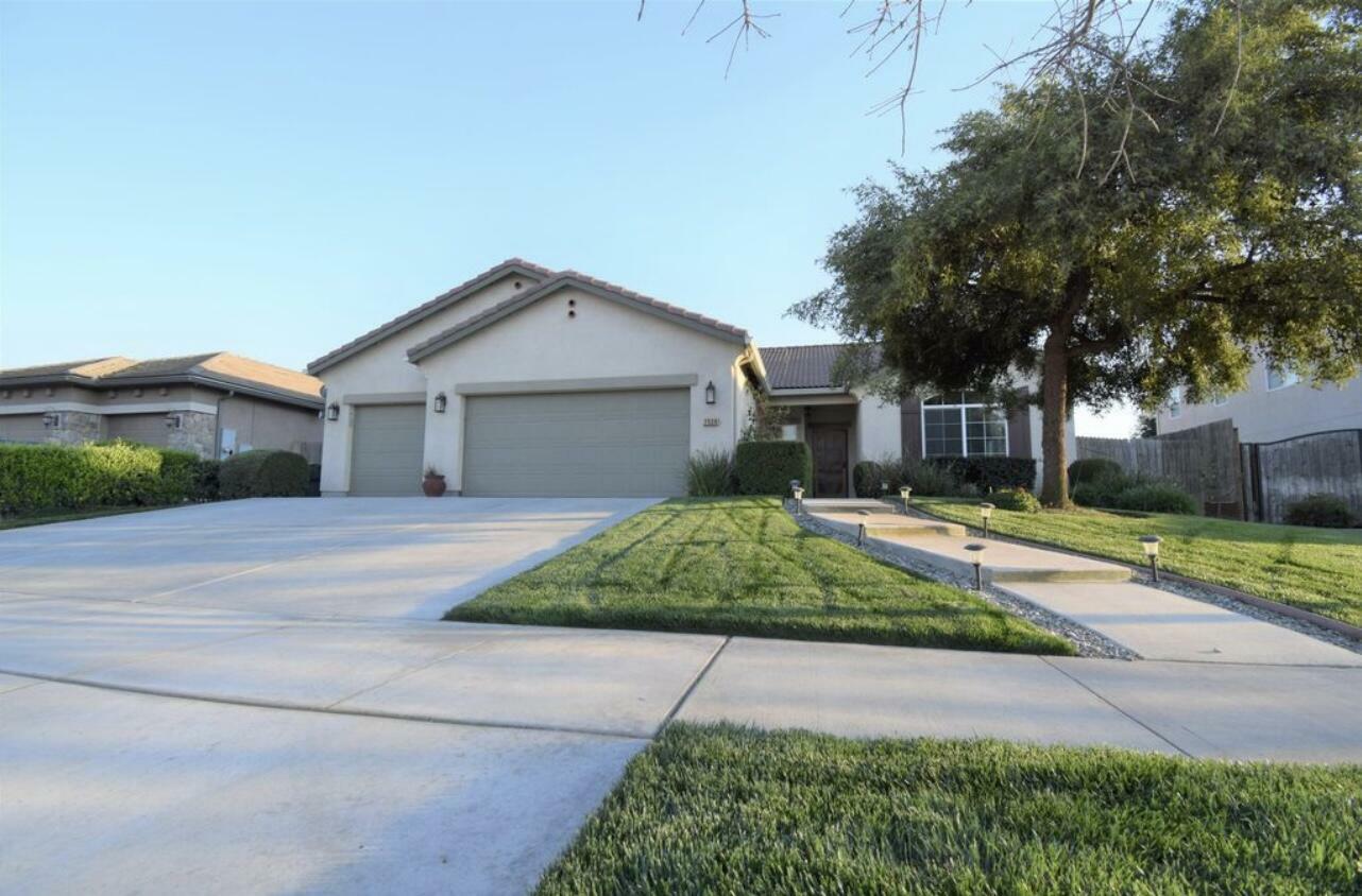 2539 W Tyler Avenue  Visalia CA 93291 photo