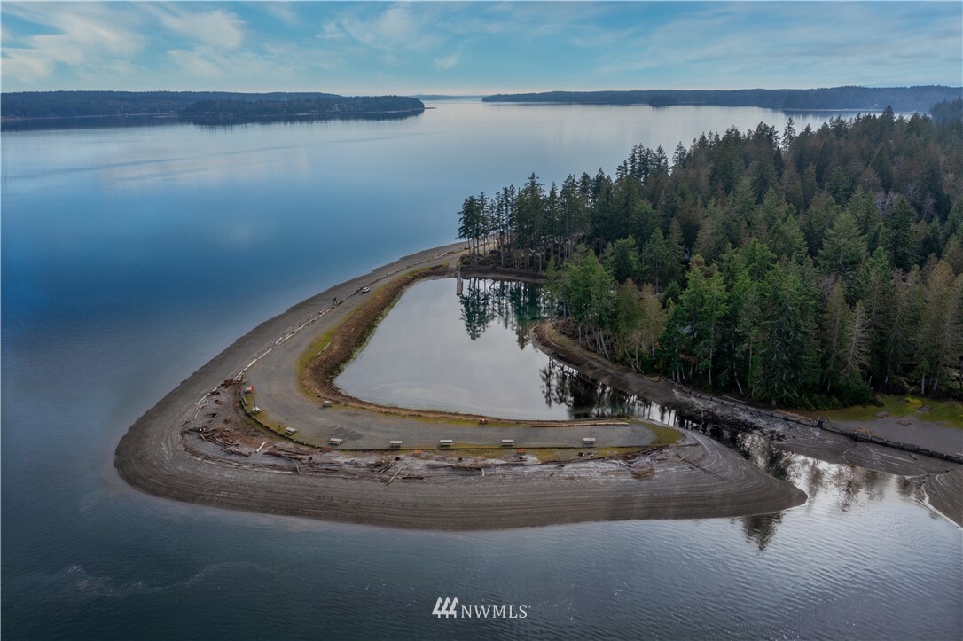 Property Photo: 436 E Pointes Drive E WA 98584
