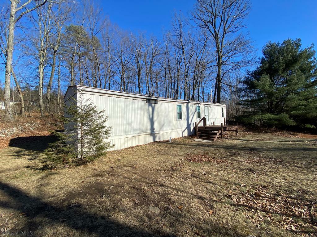 Property Photo:  16 Sawmill Trail  PA 15533 