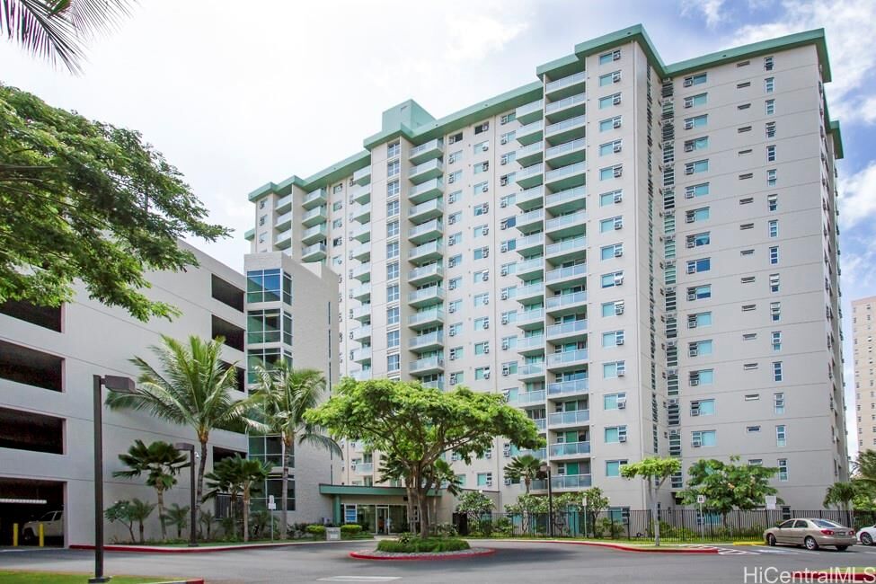 Property Photo: 3009 Ala Makahala Place 1006 HI 96818