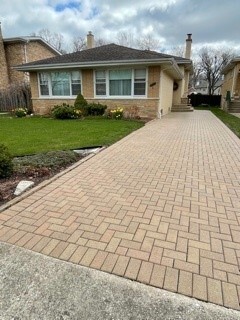Property Photo: 6219 N Forest Glen Avenue IL 60646