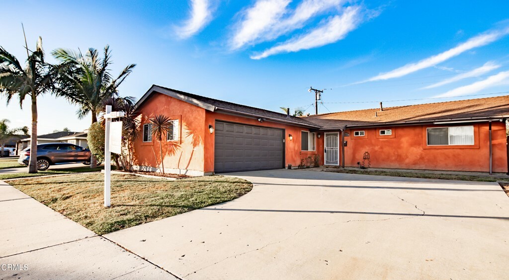 Property Photo:  2055 Walden Street  CA 93033 