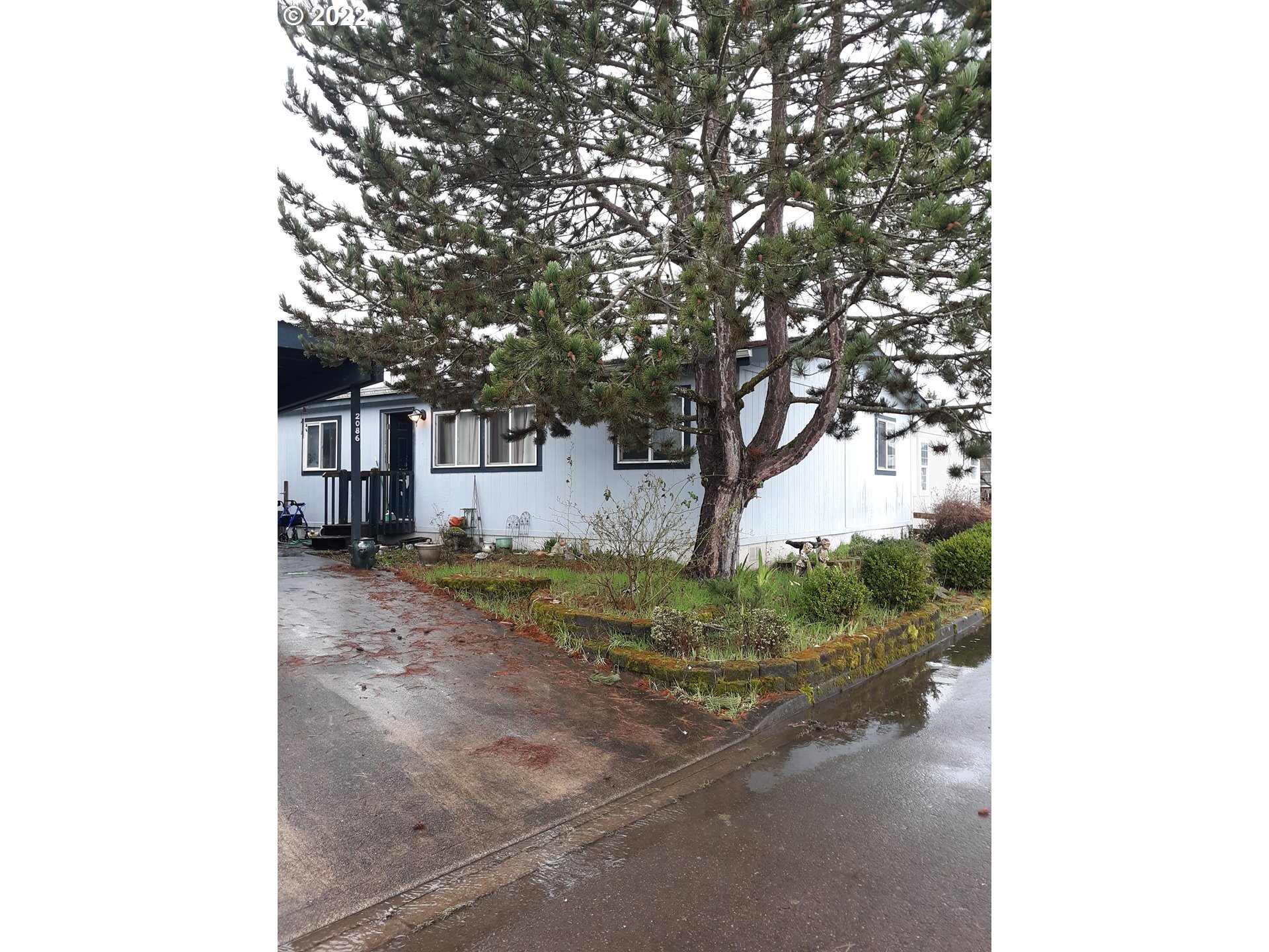 Property Photo: 2086 SW Phyllis Dr 123 OR 97128