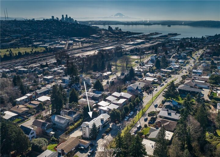 Property Photo:  2920 25th Avenue W  WA 98199 