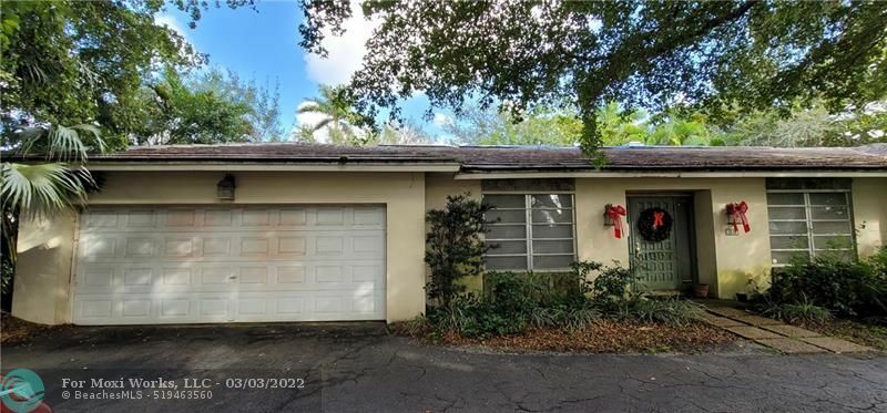 Property Photo: 200 W Tropical Way FL 33317
