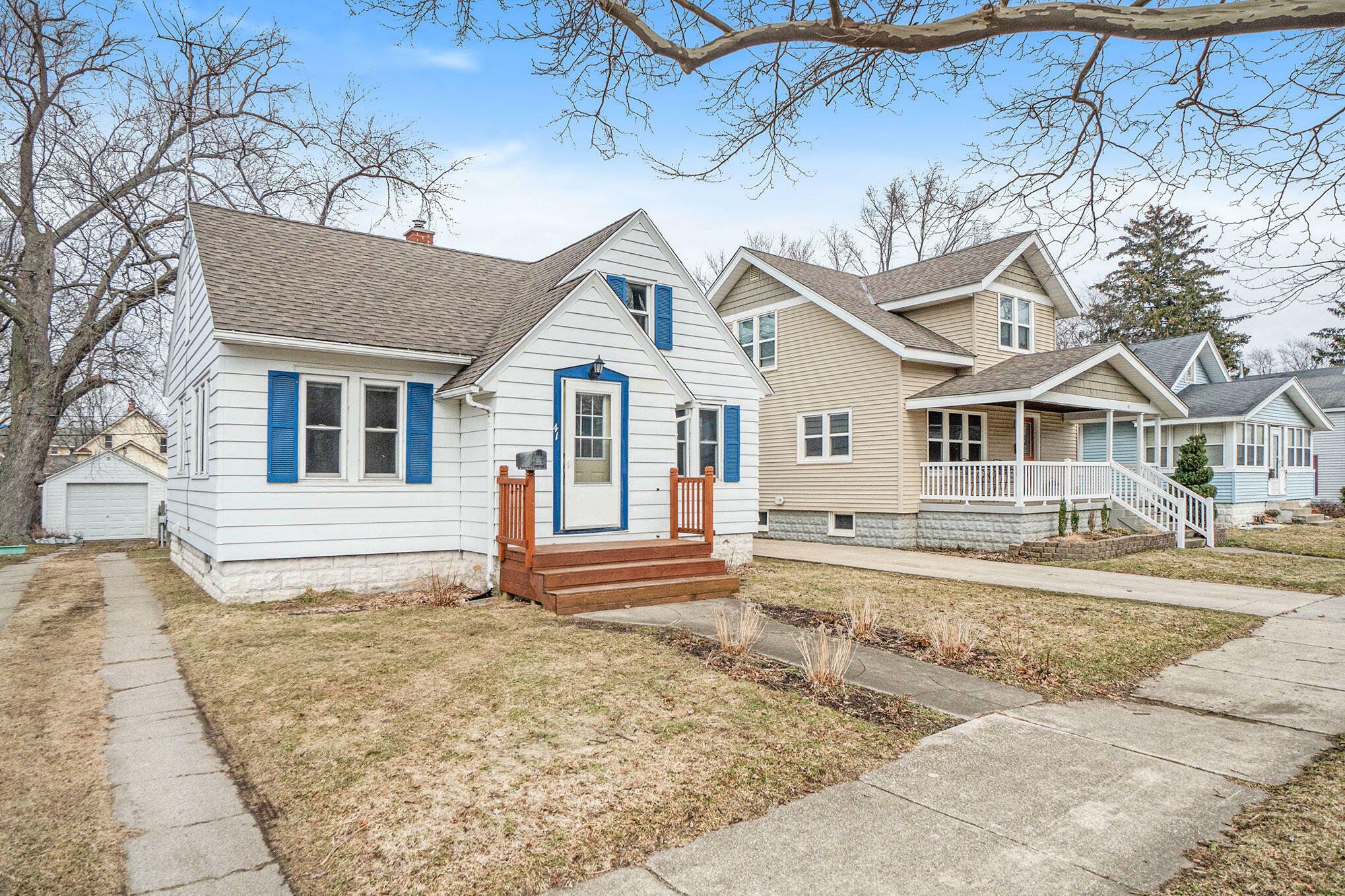 Property Photo:  41 E 21st Street  MI 49423 