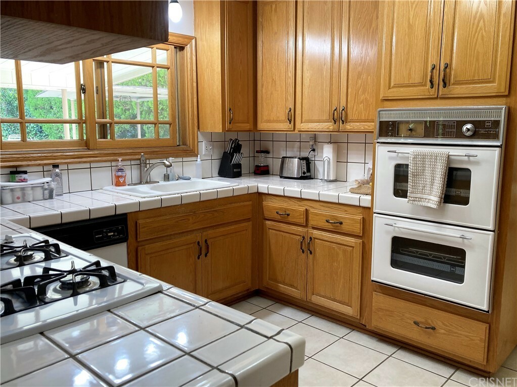 Property Photo:  10650 Olympia Place  CA 91326 