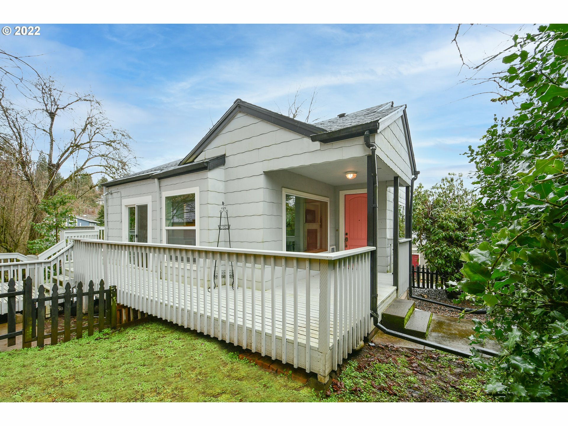 Property Photo:  9214 SW Terwilliger Blvd  OR 97219 