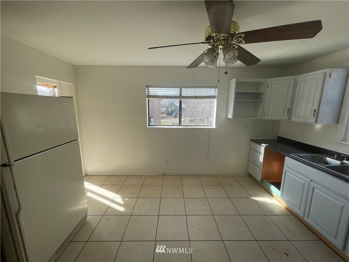 Property Photo: 330 Edmonds Street WA 98841