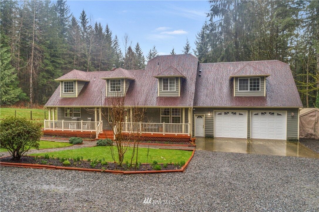 Property Photo: 533 185th Avenue NE WA 98290