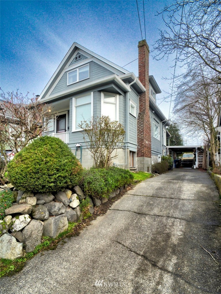 Property Photo:  4050 Latona Avenue NE  WA 98105 