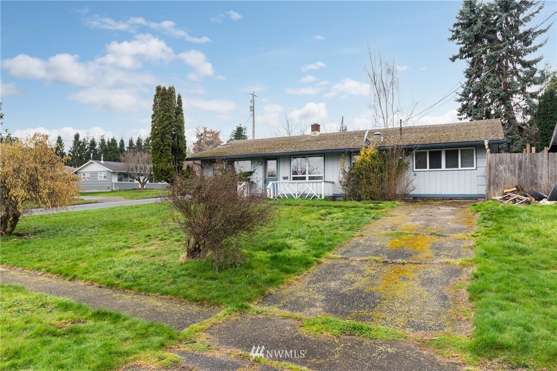 Property Photo:  2216 H Avenue  WA 98221 