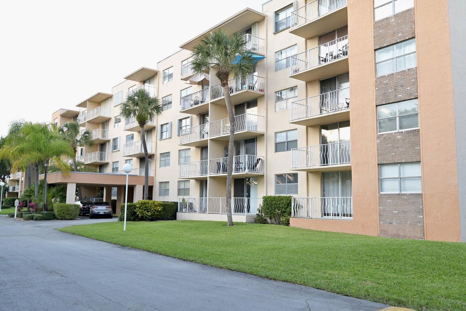 Property Photo:  480 Executive Center Drive 1L  FL 33401 