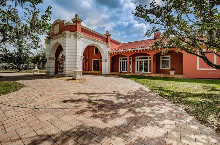 Property Photo:  11623 Innfields Drive  FL 33556 