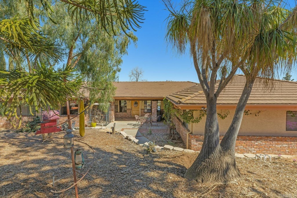 Property Photo:  1440 Broken Arrow Lane  CA 92028 