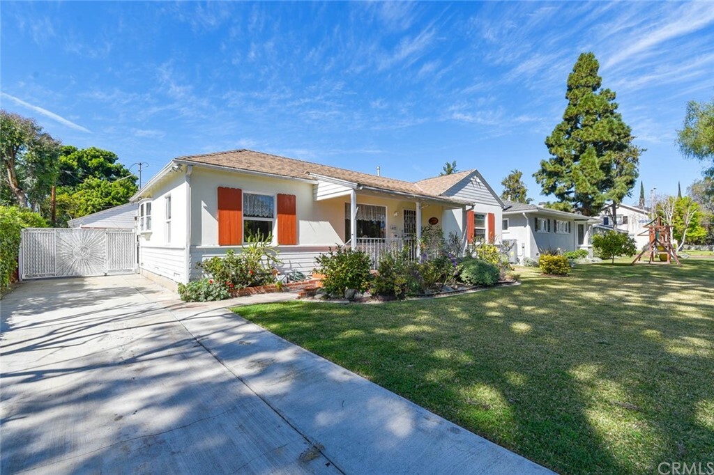 Property Photo:  4453 Whitewood Ave  CA 90808 