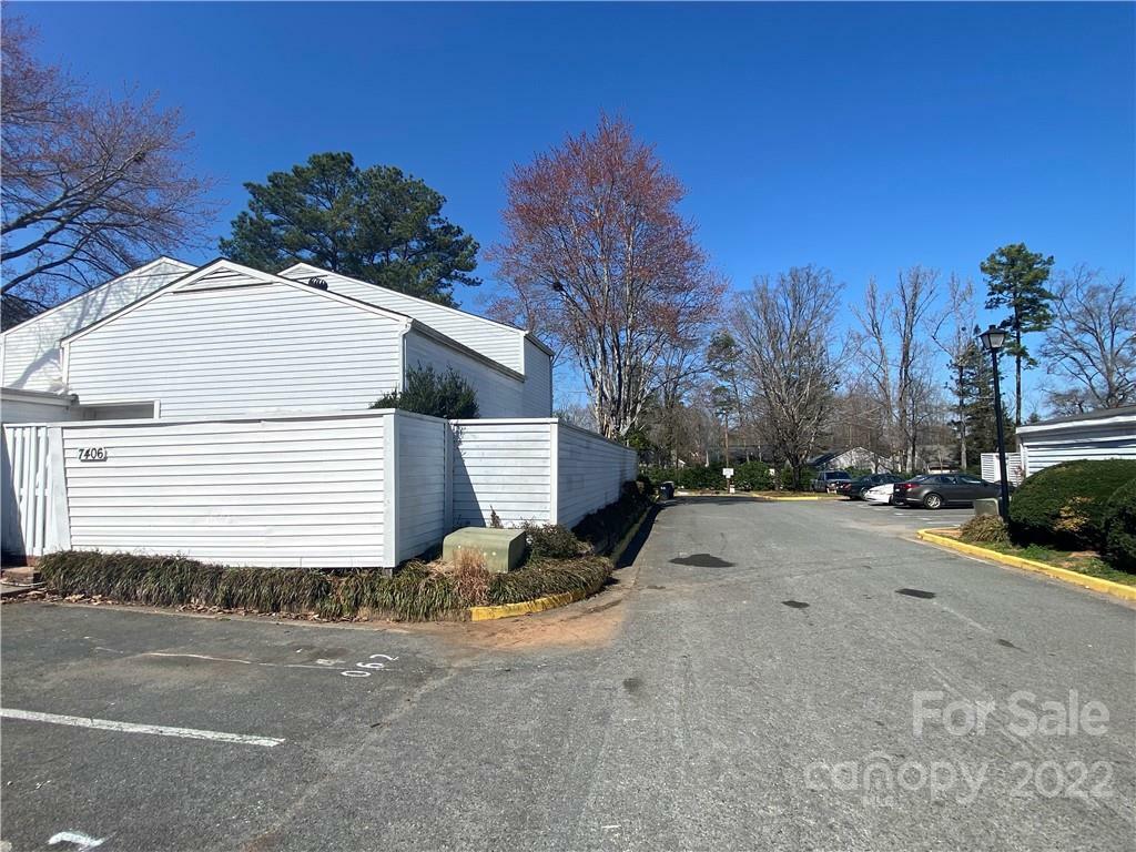 Property Photo:  7406 Mystic Lane  NC 28227 