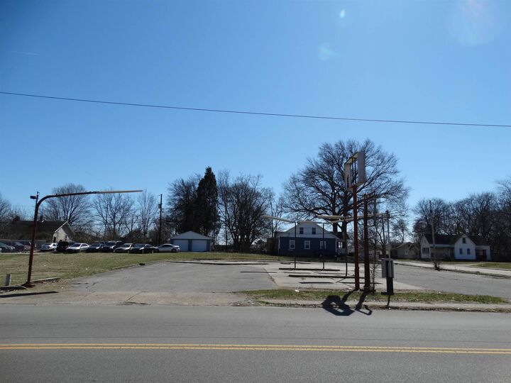 901 913 E Riverside Drive  Evansville IN 47713 photo