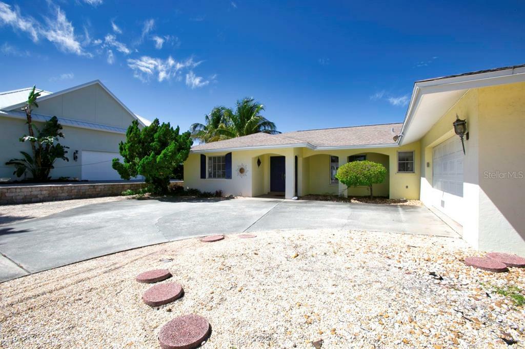 Property Photo:  4016 W Coconut Terrace W  FL 34210 
