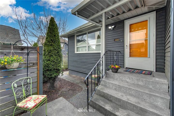 Property Photo:  813 N 47th Street  WA 98103 