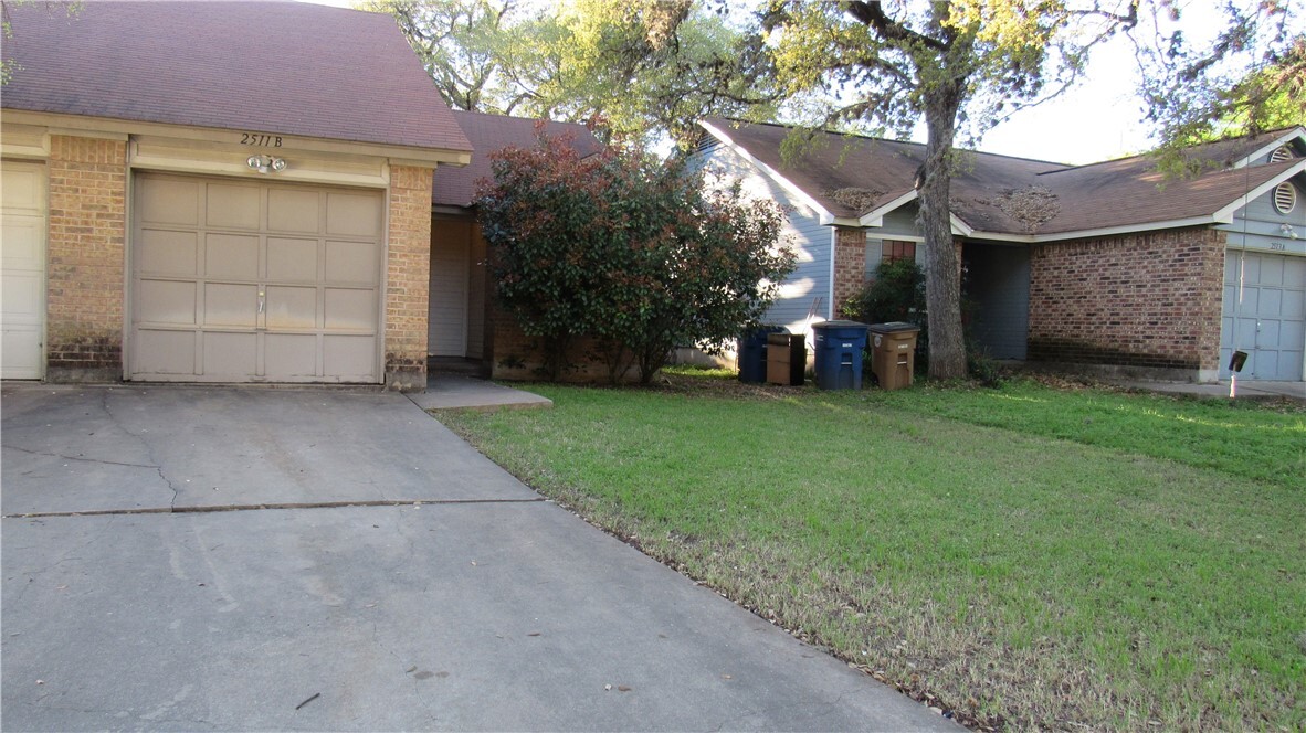 Property Photo: 2511 Howellwood Way B TX 78748