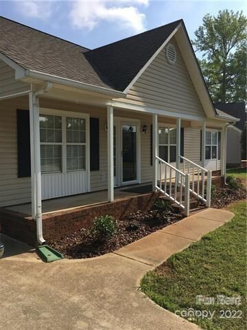 Property Photo: 5907 Country Walk Drive NC 28212
