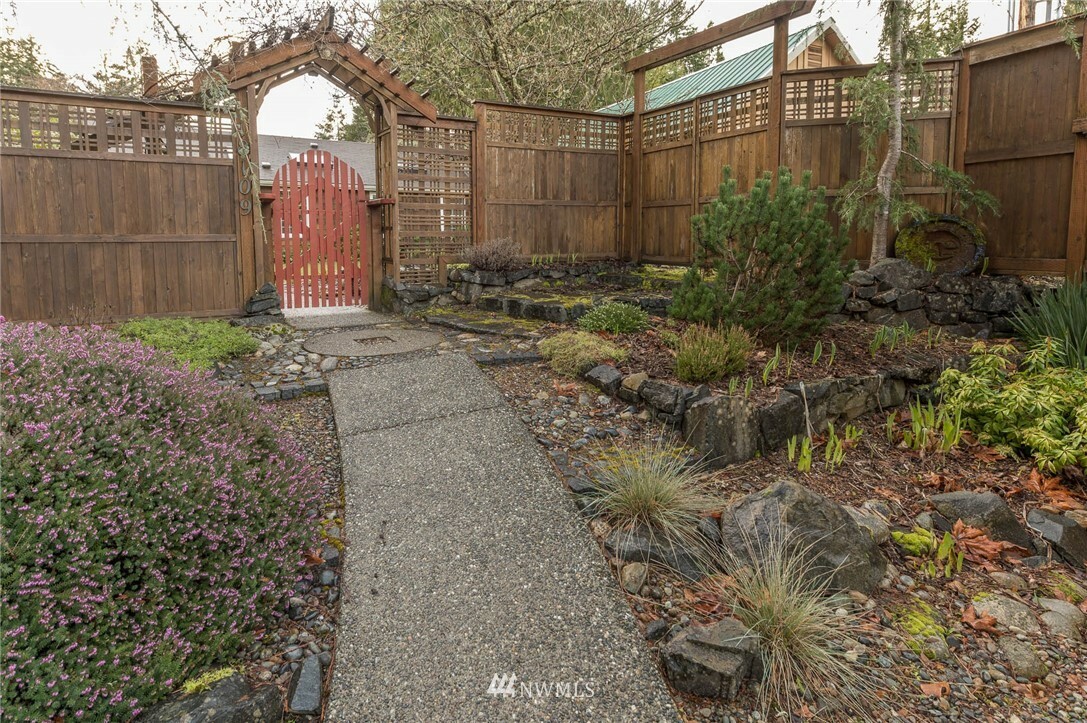 Property Photo:  18109 Thorsen Road SW  WA 98070 