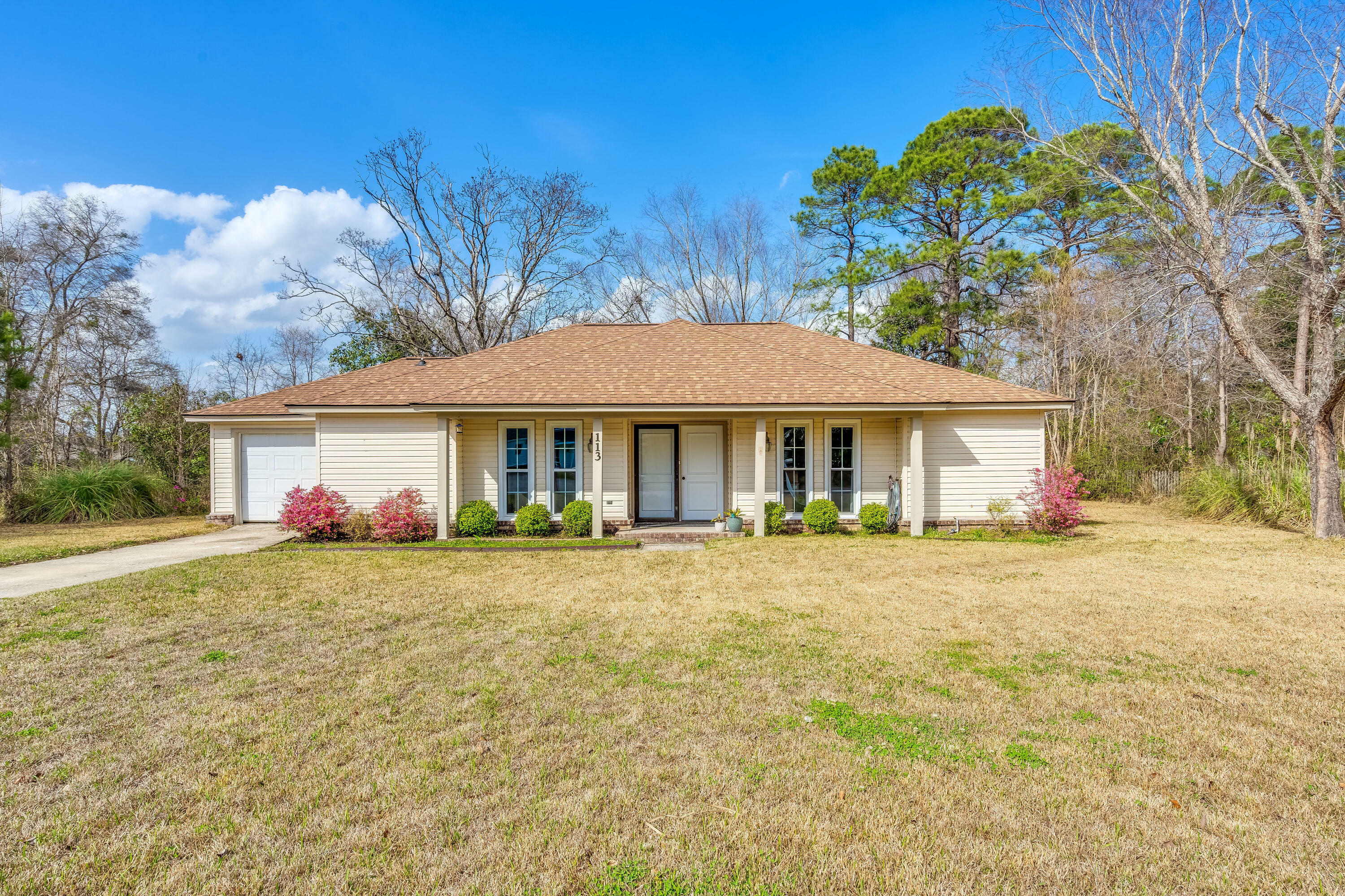Property Photo: 113 Chestnut Court SC 29483